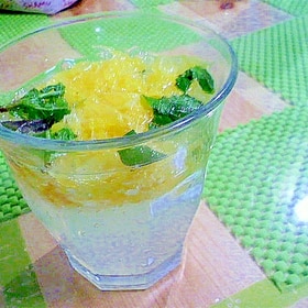 柑橘類のミントソーダ